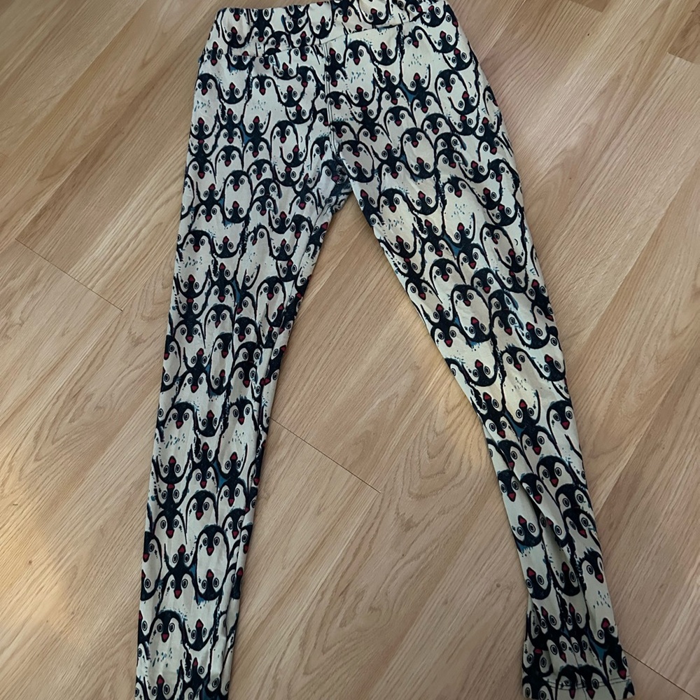 Penguin Patterned Leggings with Black and Cream Design